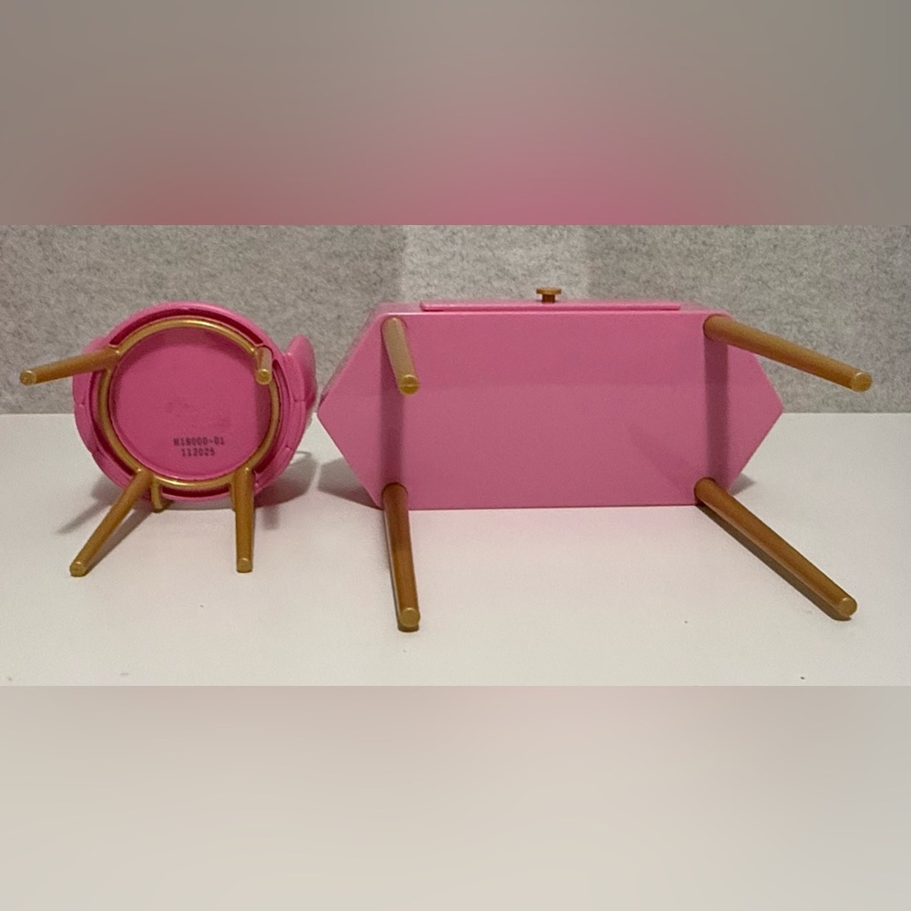 18โ OG Vanity Set Pink/Gold Table and Chair set (no accessories included) - Picture 13 of 14